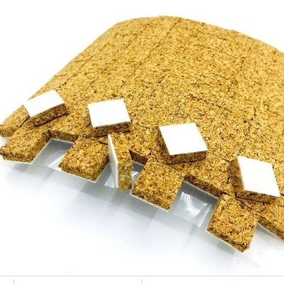 Un coussin de liège et un tapis pour fenêtre de design moderne brun