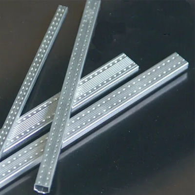 Collage à fusion à chaud pour profilure de fenêtre en verre double vitrage en aluminium